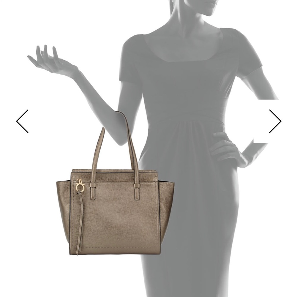 NWT Salvatore Ferragamo Amy Medium Gancio Tote Bag - Picture 5 of 15